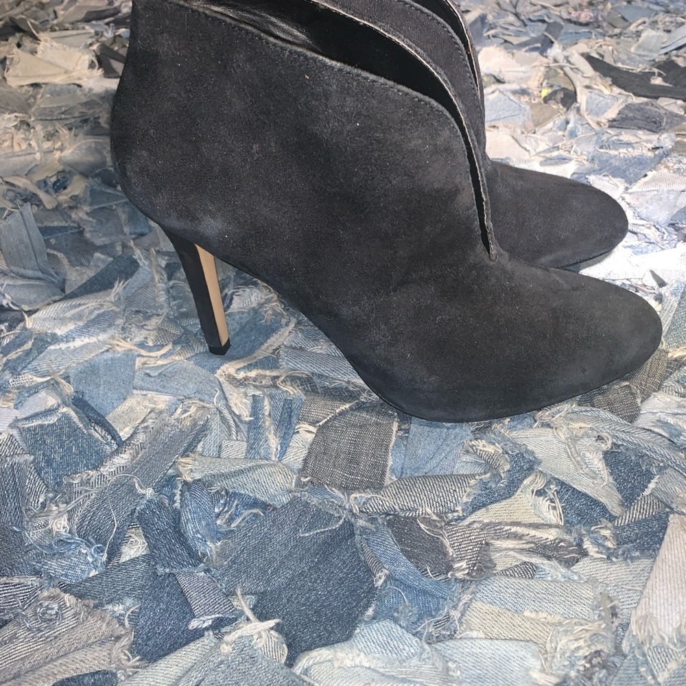 Lord & Taylor Suede Pumps 4 inches